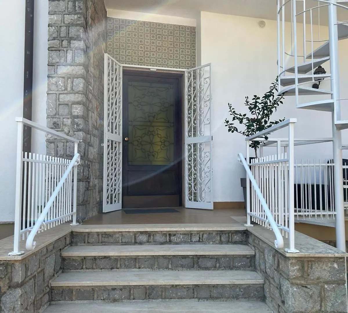 Sicily Wonders, Villa By The Beach For 12 Guests Carini Holiday home